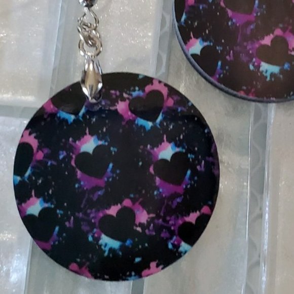 Hearts Circle Earrings - Picture 2 of 7